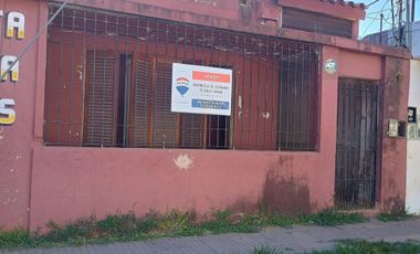 CASA CON LOCALES EN VENTA EN  ALEJANDRO KORN