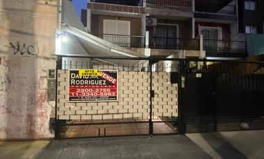 TRIPLEX EN VENTA - MORON CENTRO