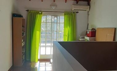 TRIPLEX EN VENTA - MORON CENTRO