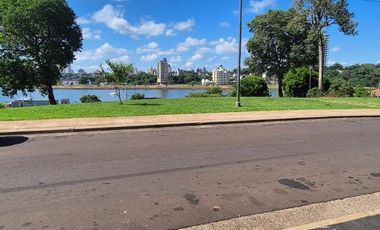 IMPERDIBLE TERRENO CON UNA INCREÍBLE VISTA AL RÍO Y LA COSTANERA DELACIUDAD DE POSADAS.-