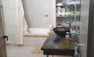 CASA 4 AMBIENTES CON COCHERA Y PATIO