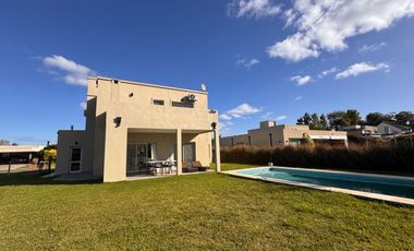 Alquiler amoblado de casa en el Barrio de Santa Juana - Canning