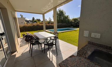 Alquiler amoblado de casa en el Barrio de Santa Juana - Canning