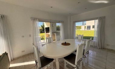 Alquiler amoblado de casa en el Barrio de Santa Juana - Canning