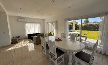 Alquiler amoblado de casa en el Barrio de Santa Juana - Canning