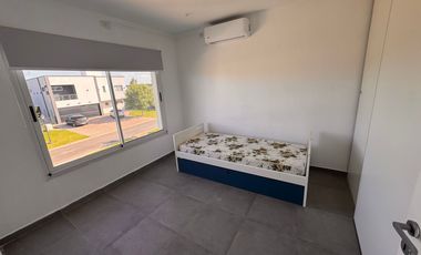 Alquiler amoblado de casa en el Barrio de Santa Juana - Canning