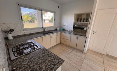 Alquiler amoblado de casa en el Barrio de Santa Juana - Canning