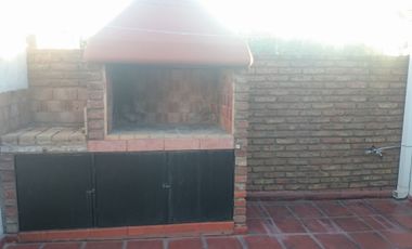 Excelente departamento 3 ambientes 1º piso al frente con patioyparrilla, a metros de Av Don bosco