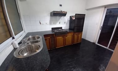 Excelente departamento 3 ambientes 1º piso al frente con patioyparrilla, a metros de Av Don bosco