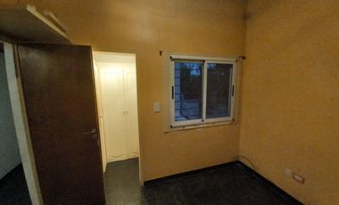Excelente departamento 3 ambientes 1º piso al frente con patioyparrilla, a metros de Av Don bosco