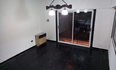 Excelente departamento 3 ambientes 1º piso al frente con patioyparrilla, a metros de Av Don bosco