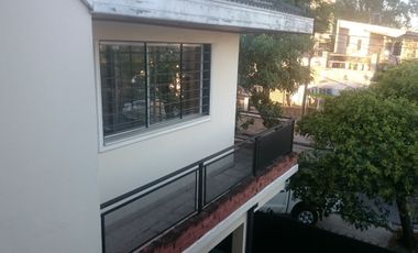 Excelente departamento 3 ambientes 1º piso al frente con patioyparrilla, a metros de Av Don bosco