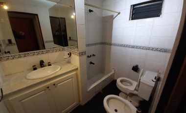 Excelente departamento 3 ambientes 1º piso al frente con patioyparrilla, a metros de Av Don bosco