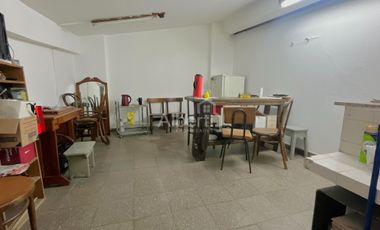 VENTA LOCAL COMERCIAL EN HAEDO CENTRO - UBICADO EN GALERÍA.