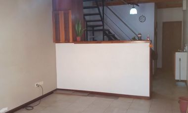 ALQUILER DUPLEX DE DOS AMBIENTES CON COCHERA