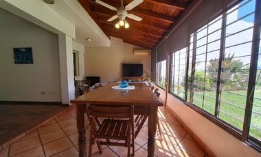 CHALET EN 2 PLANTAS V.SARMIENTO