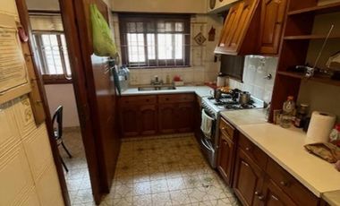 Departamento de 3 Amplios Ambientes, Terraza, Quincho y Segundo Departamento.