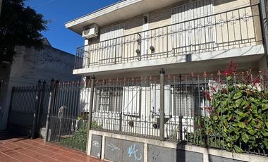 Departamento de 3 Ambientes con Cochera en Lomas de Zamora.