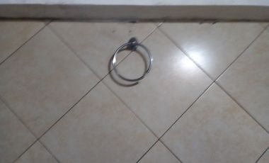 Casa trasera en ALQUILER con 2 dormitorios y cochera cubierta a 4cuadras de estación Glew.