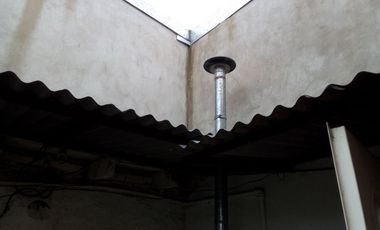 Casa trasera en ALQUILER con 2 dormitorios y cochera cubierta a 4cuadras de estación Glew.