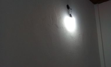 Casa trasera en ALQUILER con 2 dormitorios y cochera cubierta a 4cuadras de estación Glew.