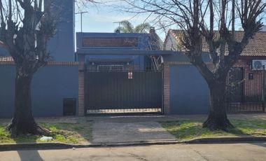 Chalet 3 Amb.con Dependencias Frente A Pza Belgrano