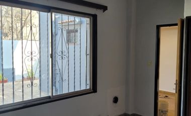 Chalet 3 Amb.con Dependencias Frente A Pza Belgrano