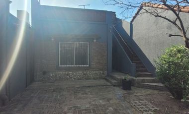 Chalet 3 Amb.con Dependencias Frente A Pza Belgrano