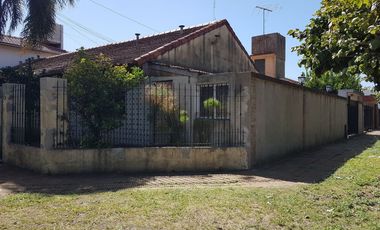 Chalet 3 Amb.con Dependencias Frente A Pza Belgrano
