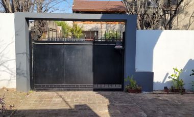 Chalet 3 Amb.con Dependencias Frente A Pza Belgrano