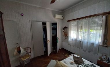Chalet A Reciclar 3 Y 1/2 Amb. En B° Guemes Oportunidad  Nuevo Precio
