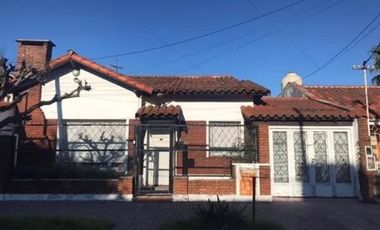 Chalet A Reciclar 3 Y 1/2 Amb. En B° Guemes Oportunidad  Nuevo Precio