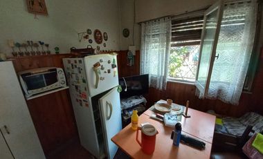 Chalet A Reciclar 3 Y 1/2 Amb. En B° Guemes Oportunidad  Nuevo Precio