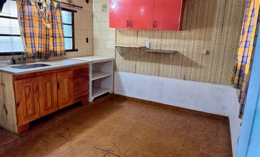 Casa c/parque, 2 ambientes, EN ALQUILER, Lisandro De La Torre 2600, Ituzaingó