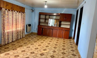 Casa c/parque, 2 ambientes, EN ALQUILER, Lisandro De La Torre 2600, Ituzaingó