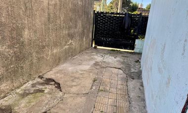 Casa c/parque, 2 ambientes, EN ALQUILER, Lisandro De La Torre 2600, Ituzaingó