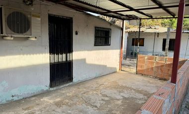 Casa c/parque, 2 ambientes, EN ALQUILER, Lisandro De La Torre 2600, Ituzaingó