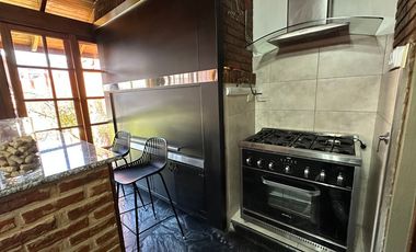 Venta casa de 4 amb. c/ quincho pileta y pque.