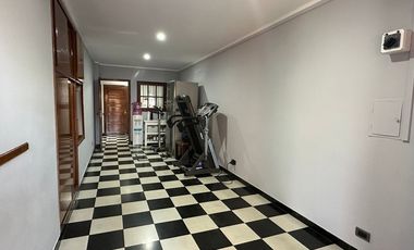 Venta casa de 4 amb. c/ quincho pileta y pque.