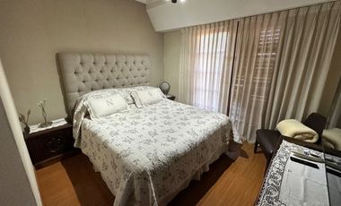 Venta casa de 4 amb. c/ quincho pileta y pque.