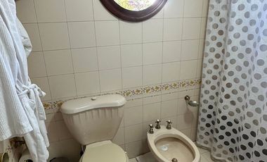 Venta casa de 4 amb. c/ quincho pileta y pque.