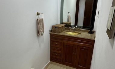 Venta casa de 4 amb. c/ quincho pileta y pque.