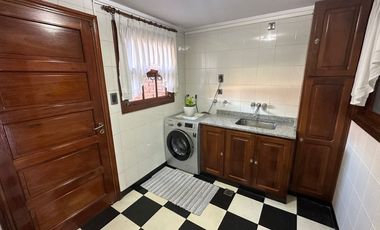 Venta casa de 4 amb. c/ quincho pileta y pque.
