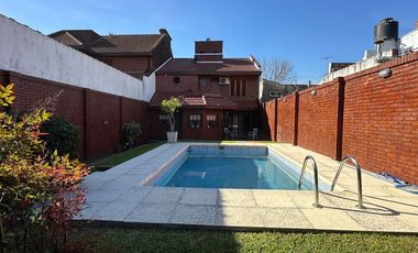 Venta casa de 4 amb. c/ quincho pileta y pque.