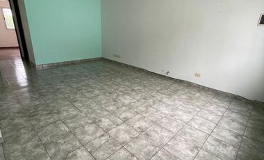 DEPARTAMENTO 2 AMBIENTES EN SEGUNDO PISO AL CONTRAFRENTE, SOBRE AV ARIETA