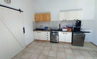 Venta Cocheras Fijas y Departamento en Block Sobre Amplio Lote