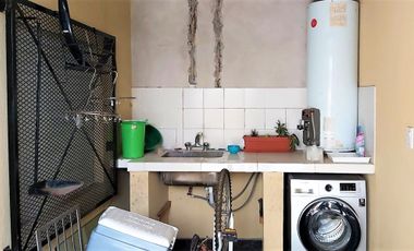 Venta Cocheras Fijas y Departamento en Block Sobre Amplio Lote