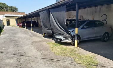 Venta Cocheras Fijas y Departamento en Block Sobre Amplio Lote