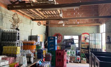 Galpon a la venta a 300 metros de Blas Parera 9200
