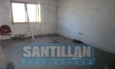 GALPÓN CON GRAN LOTE - VILLA LUZURIAGA